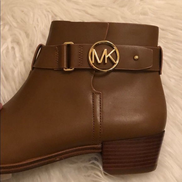 🆕 MICHAEL KORS leather booties. - Picture 4 of 7